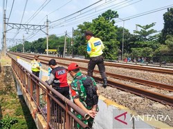 Pria Tewas Tersambar KA Saat Menyeberang di Stasiun Buaran Jaktim