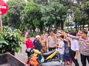 Kapolsek Setiabudi Jaksel Tindak Pemotor Lawan Arah, Beri Efek Jera