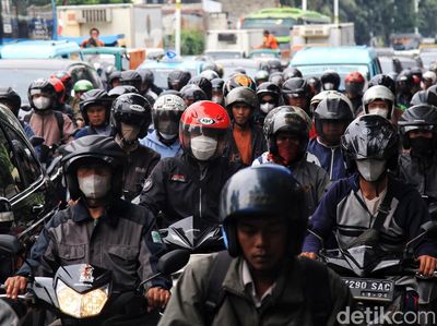 Potret Macet Lebak Bulus Terdampak Proyek Gorong-gorong