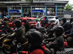 Duh! Proyek di Pondok Pinang Jaksel Bikin Macet Sampai UIN Ciputat