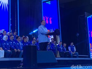 Canda Prabowo di HUT PAN: Kita Juga Punya Rambut Putih