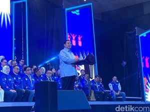 Saat Prabowo Pantun Cikini ke Gongdangdia di HUT PAN