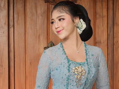 7 Potret Prigel Pangayu, Sinden Campursari yang Kecantikannya Viral