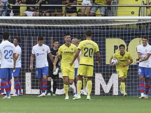 Barcelona Menang, tapi Lini Belakang Bikin Xavi Khawatir