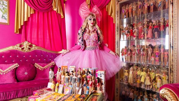 Wanita Rusia Ini Terobsesi Jadi Barbie, Punya 12 Ribu Koleksi
