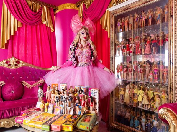 Wanita Rusia Ini Terobsesi Jadi Barbie, Punya 12 Ribu Koleksi