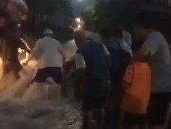 Siswi di Pematang Siantar Tewas Terseret Banjir Saat Berkendara