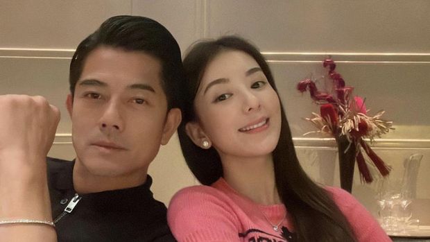 Aaron Kwok dan istrinya, Moka Fang.