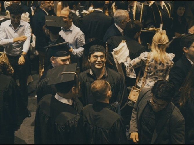 Adik Reza Rahadian Wisuda