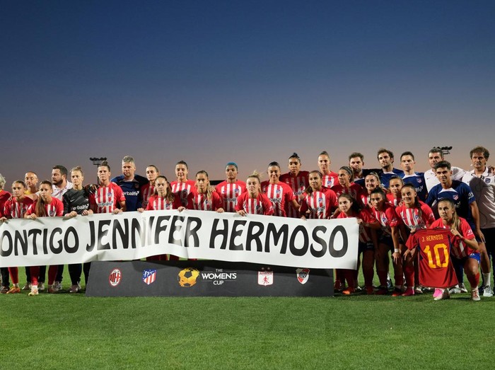 Soccer Football - The Women's Cup - Atletico Madrid v AC Milan - Centro Deportivo Wanda Alcala de Henares, Alcala de Henares, Spain - August 26, 2023
 Atletico Madrid players and staff hold a banner in support of Spain's Jennifer Hermoso before the match as FIFA suspend President of the Royal Spanish Football Federation Luis Rubiales after the Women's World Cup Final
 WOMEN'S CUP - @Focus.films.on/Handout via REUTERS

ATTENTION EDITORS - THIS IMAGE HAS BEEN SUPPLIED BY A THIRD PARTY. NO RESALES. NO ARCHIVES


THIS IMAGE HAS BEEN SUPPLIED BY A THIRD PARTY.