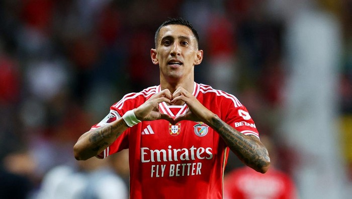 Soccer Football - Supertaca - Benfica v FC Porto - Estadio Municipal de Aveiro, Aveiro, Portugal - August 9, 2023 Benficas Angel Di Maria celebrates scoring their first goal REUTERS/Pedro Nunes