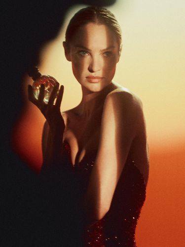 Candice Swanepoel sebagai muse Elixir dari ELLIE SAAB