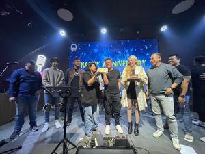 Pentas Musik HUT ke-2 Warunk WOW KWB Jakarta Hasil Garapan Nania Idol