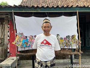 Kisah Pembuat Wayang Sampah, yang Malah Dilirik Kolektor Luar Negeri Kisah Pembuat Wayang Sampah, yang Malah Dilirik Kolektor Luar Negeri