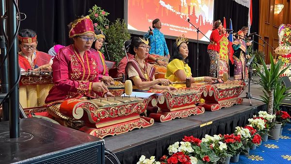 Potret Karawitan Kagama Saat Tampil di Resepsi Diplomatik KBRI Praha