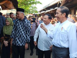 Jokowi-Prabowo Berbaju Putih, Ganjar Berbatik saat Blusukan Bareng Jokowi-Prabowo Berbaju Putih, Ganjar Berbatik saat Blusukan Bareng