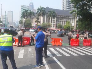 Ada Demo di Patung Kuda, TransJakarta Berlakukan Pengalihan Rute