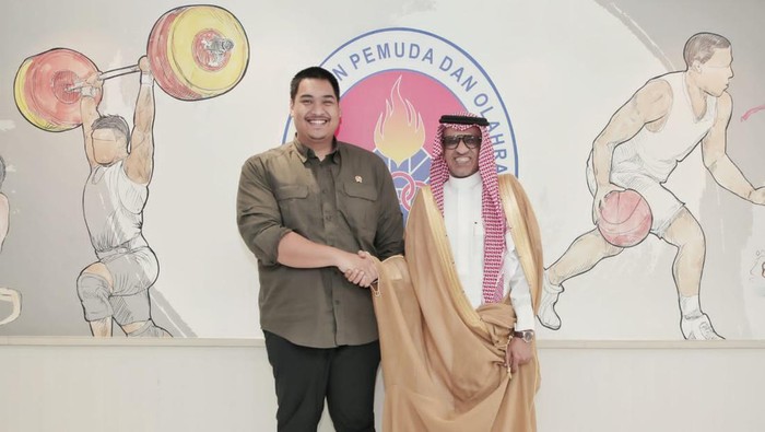 Menteri Pemuda dan Olahraga Republik Indonesia (RI), Dito Ariotedjo, menerima kunjungan Dubes Arab Saudi untuk Indonesia, Faisal bin Abdullah Al-Amudi di Lantai 10 Graha Kemenpora, Jakarta Pusat, Selasa (29/8).