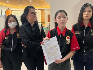 Momen Anak Alvin Lim Beri Undangan Debat ke Kapolri