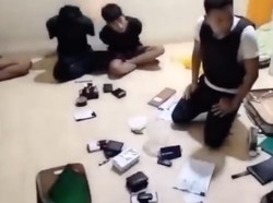 Momen Penggerebekan Komplotan Penipuan Via Telepon di Jambi