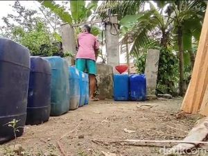 Krisis Air Bersih, Satu Sumur Diserbu Puluhan Warga Pangandaran