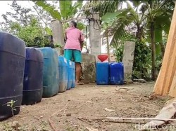 Krisis Air Bersih, Satu Sumur Diserbu Puluhan Warga Pangandaran