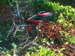 2 Pelajar Berboncengan Motor Tabrak Pohon di Polman, 1 Orang Tewas 2 Pelajar Berboncengan Motor Tabrak Pohon di Polman, 1 Orang Tewas