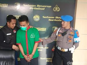 Pesulap Oge Arthemus Simpan Biji-biji Ganja di Lemari Rumah Pesulap Oge Arthemus Simpan Biji-biji Ganja di Lemari Rumah