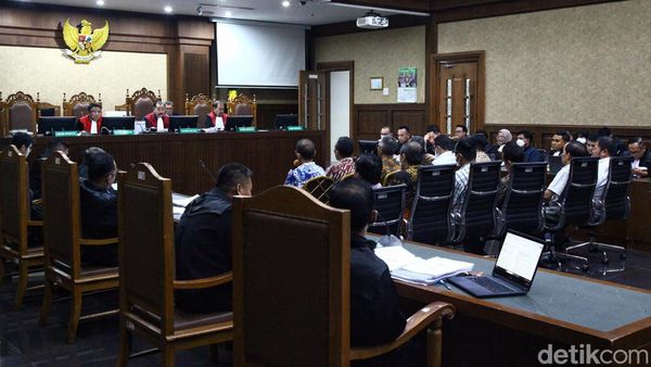 Para Bos Konsorsium Paket 3 Proyek BTS Bersaksi di Sidang Johnny G Plate