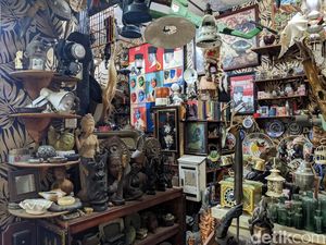 Berburu Harta Karun di Pasar Antik Cikapundung Bandung Berburu Harta Karun di Pasar Antik Cikapundung Bandung