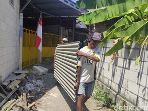 Jengkelnya Tukang Bangunan Saat Masriah Coba Halangi Renovasi Rumah Wiwik