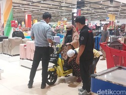 Pelanggan Download Allo Bank Demi Sepeda Listrik di Transmart Full Day Sale