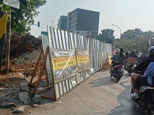 Mohon Bersabar, Galian Pondok Pinang yang Bikin Macet Rampung 31 November Mohon Bersabar, Galian Pondok Pinang yang Bikin Macet Rampung 31 November