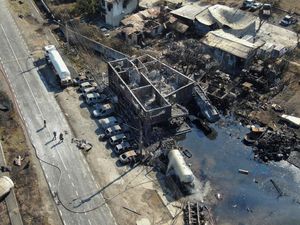 Penampakan Sisa-sisa Ledakan Stasiun LPG di Rumania