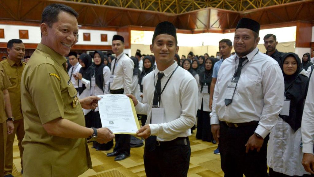 Senyum Berseri Guru Honorer yang Diangkat Jadi PPPK Senyum Berseri Guru Honorer yang Diangkat Jadi PPPK