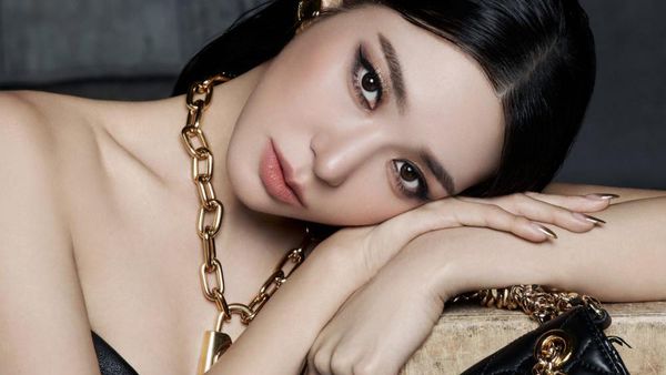 8 Pesona Tiffany Young SNSD Jadi House Ambassador Moschino dari Korea