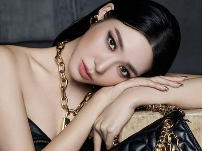 8 Pesona Tiffany Young SNSD Jadi House Ambassador Moschino dari Korea
