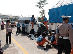 Detik-detik Kecelakaan Maut Hiace Tewaskan 2 Korban di Tol Pandaan-Malang
