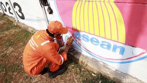 Sambut KTT ASEAN 2023, Jalan Taman Mini Dihiasi Mural