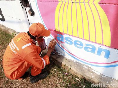 Sambut KTT ASEAN 2023, Jalan Taman Mini Dihiasi Mural
