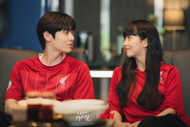 Scene Hwang Min Hyun dan Kim So Hyun dalam drama Lovely Liar/Foto: instagram.com/viuindonesia Scene Hwang Min Hyun dan Kim So Hyun dalam drama Lovely Liar