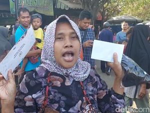 Senangnya Ana Pedagang Pekalongan Dapat Amplop Dobel saat Bertemu Jokowi