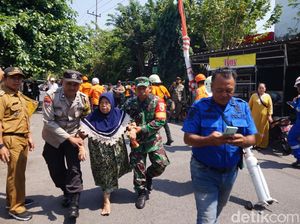 Simulasi Penanganan Kebakaran di Depo Pertamina Surabaya