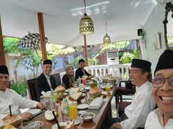 Ganjar Ungkap Isi Obrolan Saat Makan Bareng Jokowi dan Prabowo