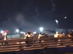 Mencekam! Viral Video Tawuran Bersenjata Tajam di Semarang