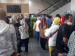 Pengunjung Membludak Buru Promo ke Gunung Agung, Antrean Sampai Mengular