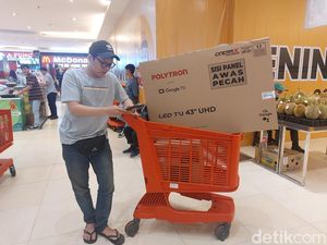 Senangnya Pelanggan Beli TV di Transmart Full Day Sale Hemat Nyaris Rp 2 Juta