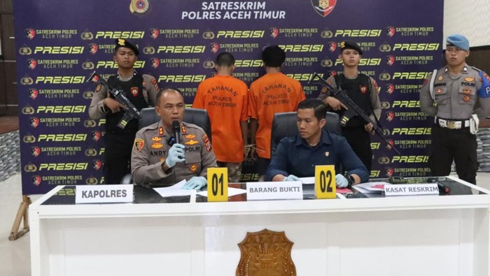 2 tersangka yang diduga bersetubuh dengan remaja 16 tahun di Aceh Timur. (Dok Polres Aceh Timur).