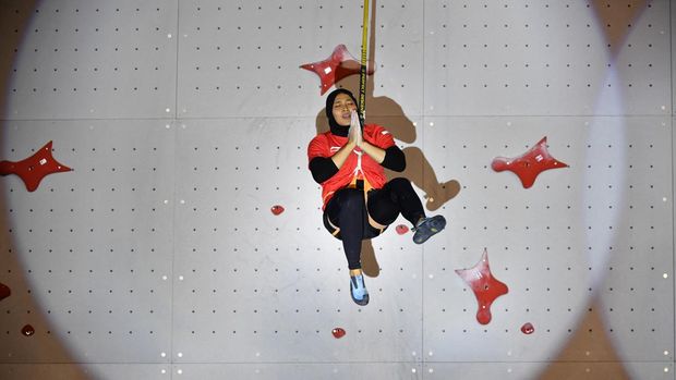 aries susanti rahayu Indonesia's Susanti Rahayu Aries reacts during the final of the women's speed sport climbing event at the 2018 Asian Games in Palembang on August 23, 2018. (Photo by ADEK BERRY / AFP)