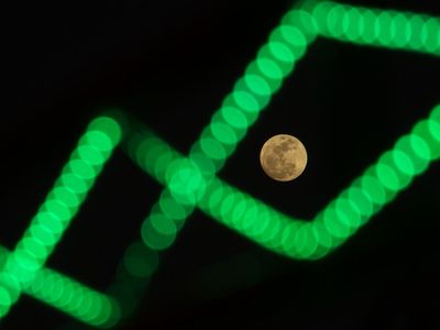 Super Blue Moon Hiasi Langit Makassar